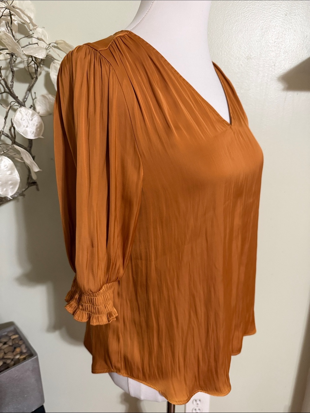 Ann Taylor Rust V-Neck Short Sleeve Blouse - Picture 2 of 5